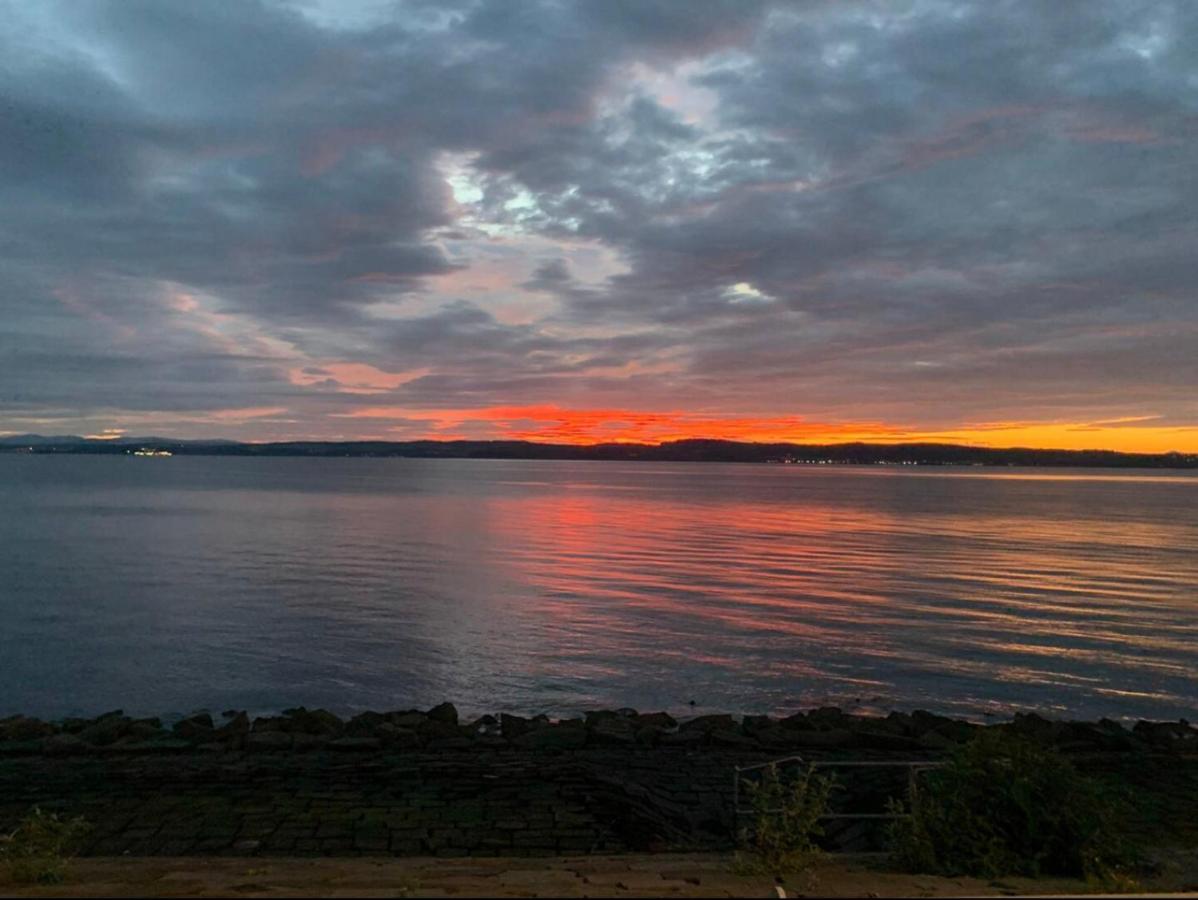 Beautiful Modern Sea-Side Apartment In The City EDI Eksteriør bilde